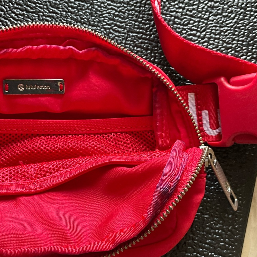 Lululemon Employee Red belt bag - Picture 6 of 7